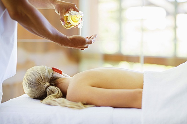 Lựa chọn dầu massage có dung tích hợp lý
