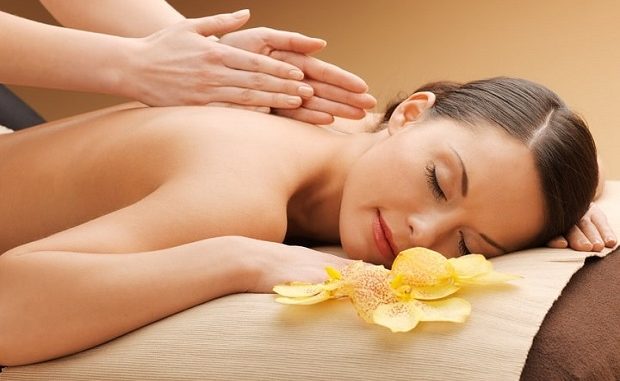 Cách massage giảm đau lưng cần được thực hiện hằng ngày