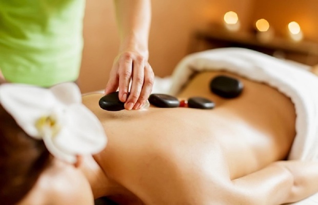 massage lưng tại hồng ngọc spa